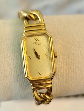 Vintage Timex Gold Women's Linked Bracelet Watch - Octagonal Dial
